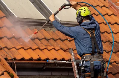 Démoussage et hydrofuge de toiture à Soudorgues